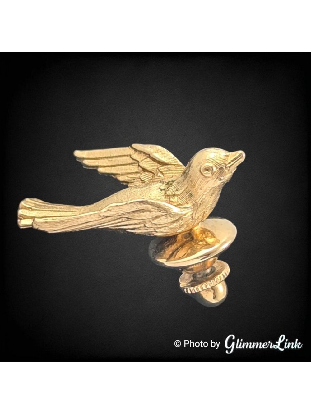 Vintage 1976 Avon Gilded Bird In Flight Pin Gold Tone 1 Inch
